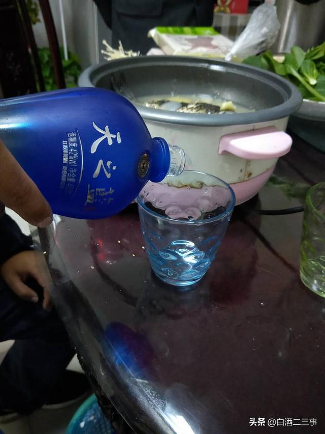 一瓶白酒相當(dāng)于多少瓶啤酒呢？大概十三瓶