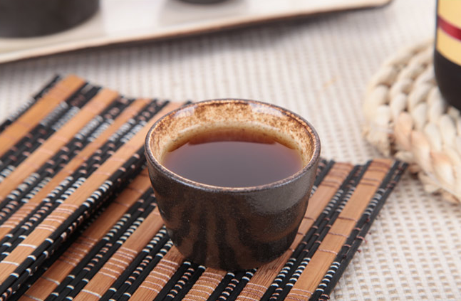 冬天喝黃酒有什么好處？熱黃酒喝起來