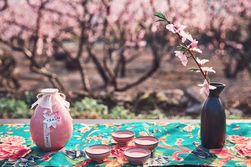 桃花酒有什么功效，喝桃花酒要注意什么