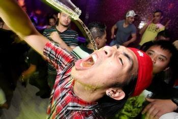 喝啤酒會(huì)長(zhǎng)胖還是喝葡萄酒會(huì)長(zhǎng)胖？怎樣喝酒不會(huì)長(zhǎng)胖？
