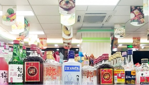 瀘州老窖、舍得等布局高線光瓶酒市場(chǎng)，江小白或?qū)⒌絷?duì)?