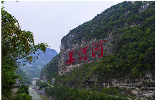 醬酒“突圍戰(zhàn)”：茅臺(tái)漲價(jià)、習(xí)酒沖百億、貴州安酒推新