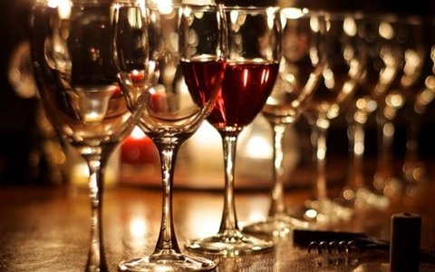 紅酒醒酒需要多長時(shí)間？醒酒方式介紹
