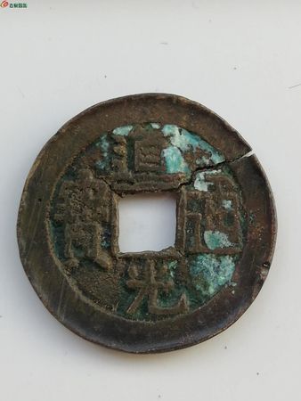 39道光黃袍多少錢(qián)(39度道光二五黃袍價(jià)格)