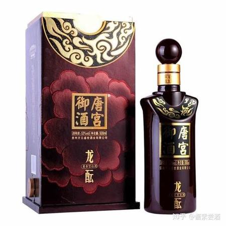 上面一個(gè)小瓶白酒的是什么白酒,你喝過(guò)哪些小瓶裝的白酒